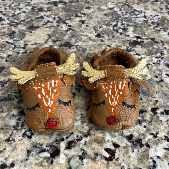 CJ by Crystal Jimmy Reindeer/Rudolph Hand Painted Holiday Moccasins 6-9 months - Picture 1 of 8